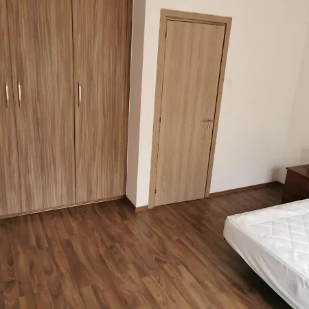 Menelaou In Nyaraló *